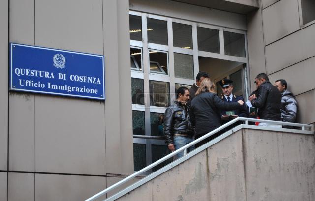 Immigrazione. questura di cosenza consegna 166 permessi di ... Questura di cosenza permesso di soggiorno