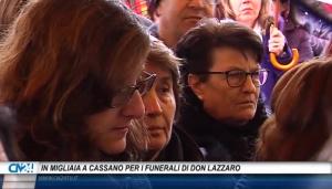 In migliaia a Cassano per i funerali di don Lazzaro. Il vescovo: il Signore ci chiederà conto del suo sangue