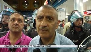 Protesta all’aeroporto di Lamezia Terme