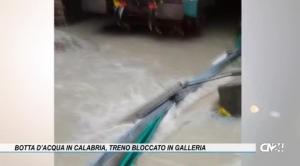 Botta d’acqua in Calabria, treno e passeggeri bloccati in una galleria