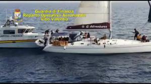 Crotone. Intercettati due yacht a vela con 179 migranti. Fermati due presunti scafisti