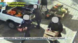 La “banda” della Polizia Locale, tra bancarelle “svaligiate” e auto cannibalizzate: indagati 9 agenti