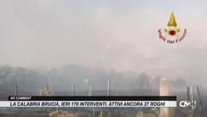 La Calabria brucia, ieri 170 interventi dei vigili in tutta la regione. Attivi ancora 27 roghi